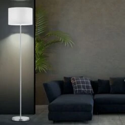 Elegante Stehleuchte Aus Besondern Materialien