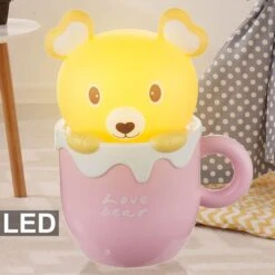 LED Tischleuchte, Bär In Tasse, Pink, Gelb, H 19,5cm, AMPATO