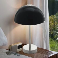 Design Tischleuchte Mit Einem Lampenschirm Aus Keramik TOPO